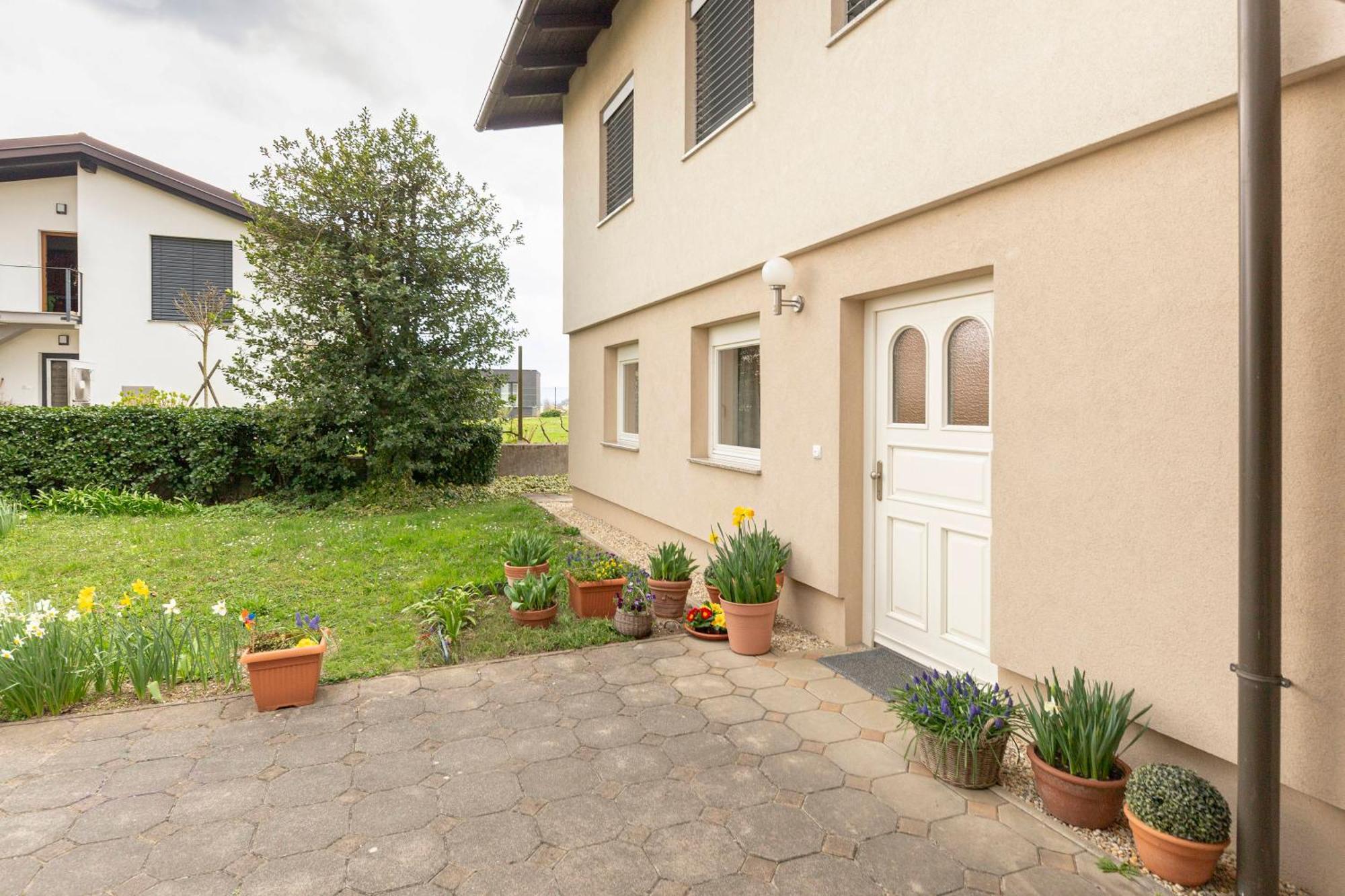 Ferienwohnung Cozy Garden Flat Laibach Exterior foto